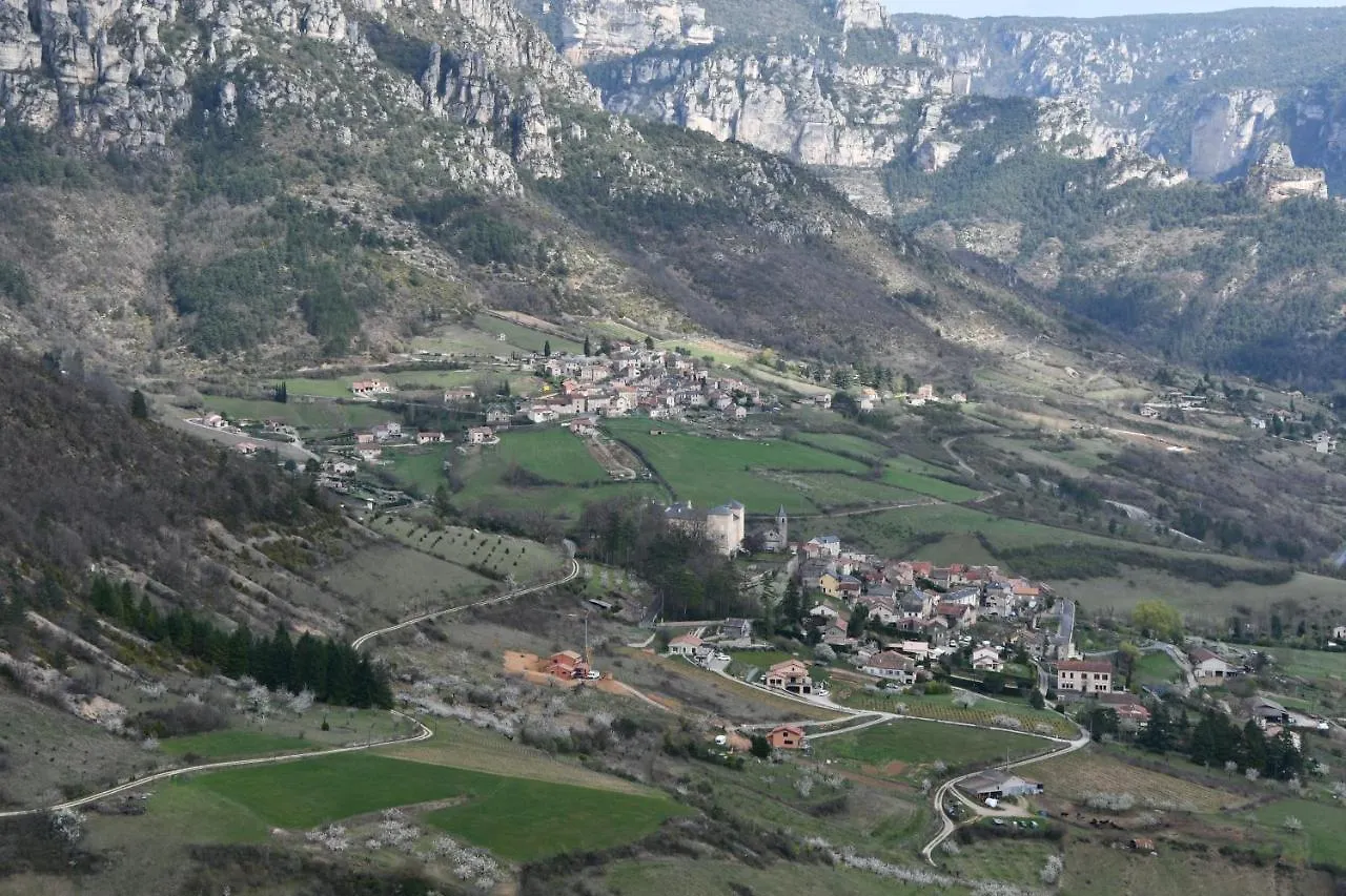 Gîte Domaine du Théron Mostuéjouls 0*,  France