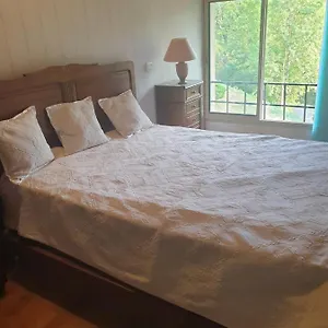 Appartement Location De à Neylis Avec Vue Sur Les Forêts Et Les Champs, Carla-de-Roquefort